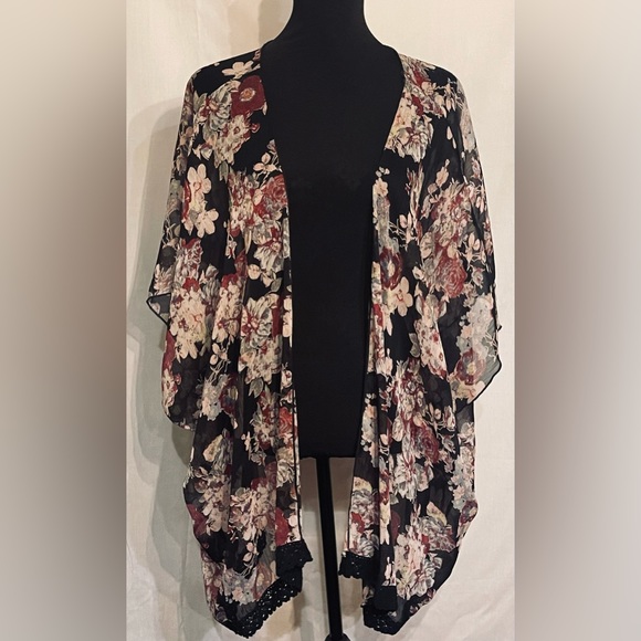 Black Floral Short Kimono - Picture 1 of 1